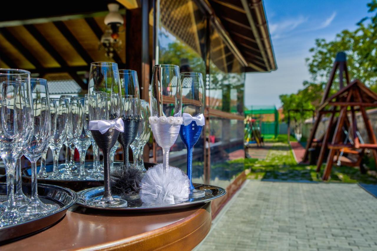 Conacul Ambient Hotel Cristian  Luaran gambar