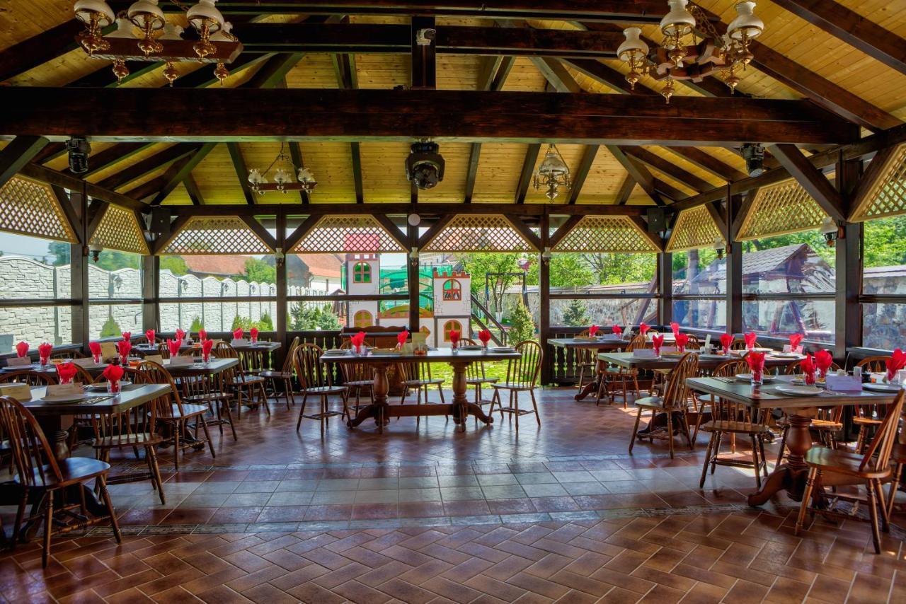Conacul Ambient Hotel Cristian  Luaran gambar